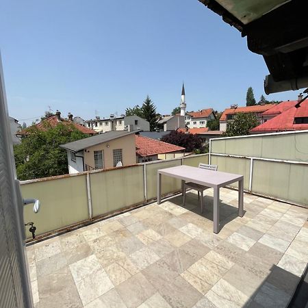 Villa Luca Free Garage Parking 塞拉耶佛 外观 照片